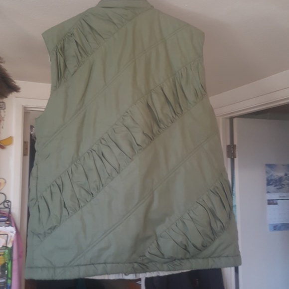 Vest reversible Green/Khaki  w/zip out hood - Picture 2 of 3